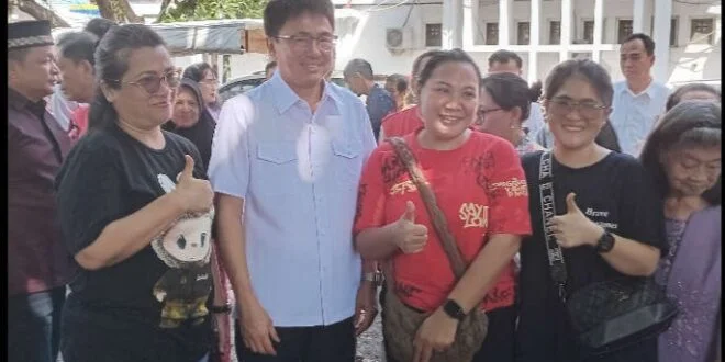 Masyarakat Manado Nikmati Pasar Murah Menjelang Hari Natal